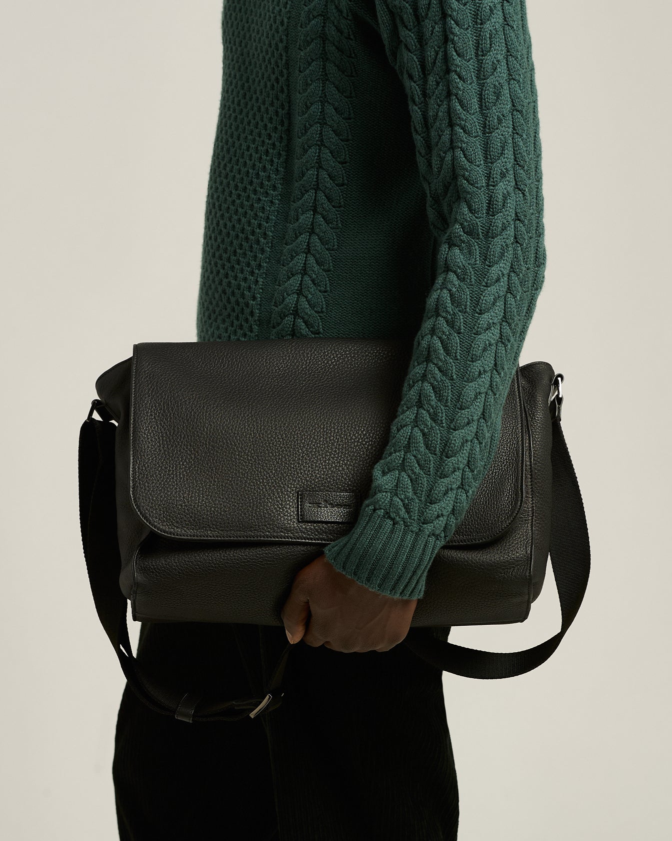 BLACK GRAINED STAG-LEATHER SHOULDER BAG