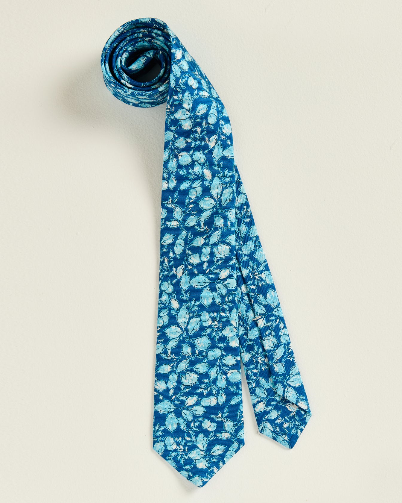 men's blue floral pattern silk tie
