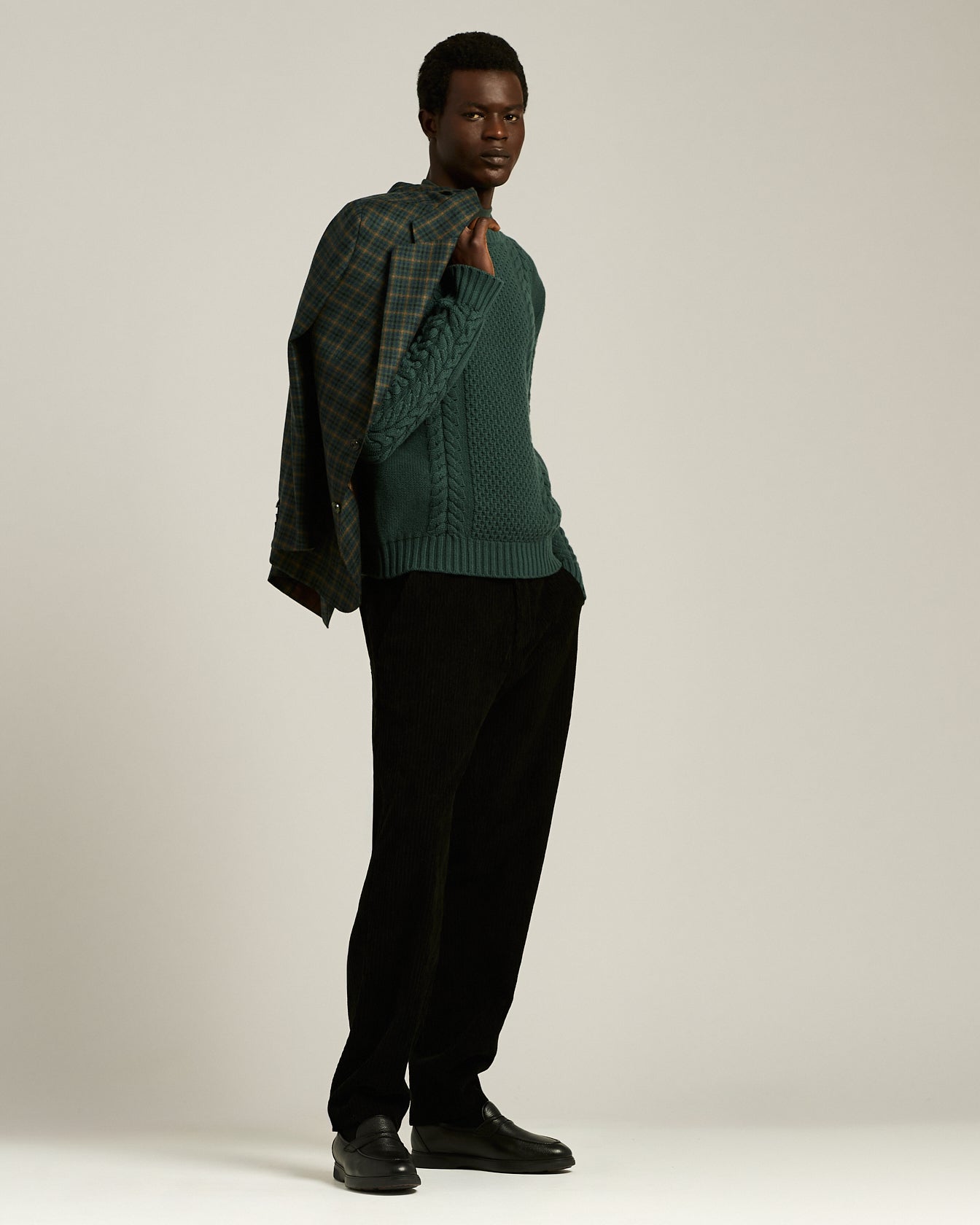 PINE GREEN CABLE-KNIT CASHMERE CREWNECK SWEATER