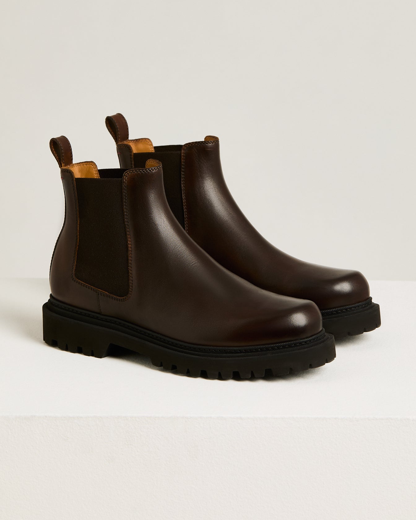 men's brown calfskin chelsea boot leather sole